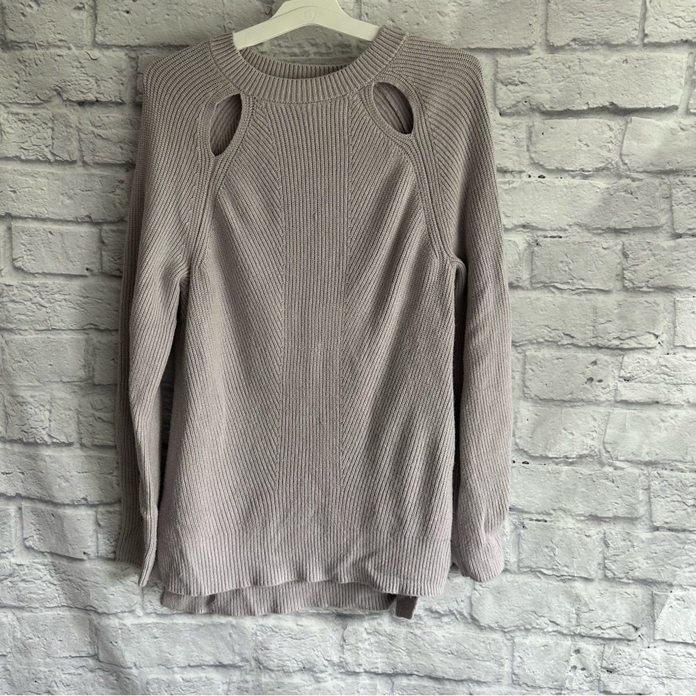 PREOWNED EXPRESS LILAC PURPLE CUT OUT TUNIC SWEATER WOMENS XS